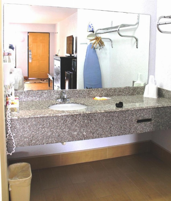 Fairway Inn image 15